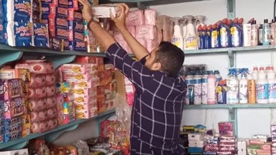 ضبط مواد غذائية ولحوم منتهية الصلاحية وسلع بدون تسعير بالبحيرة