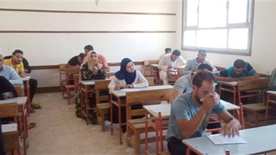جامعة دمنهور تعقد امتحانًا فوريًا لـ260 مواطنًا بمركز أبو المطامير بالتعاون مع الهيئة العامة لتعليم الكبار