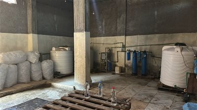 ضبط كيان مخالف بأشمون لإنتاج وتعبئة مياه معدنية مغشوشة وخل طعام مجهول المصدر 