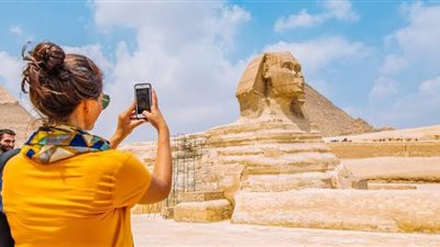  وزير السياحة والآثار يصدر قراراً وزارياً بزيادة أجر المرشد السياحى في مصر