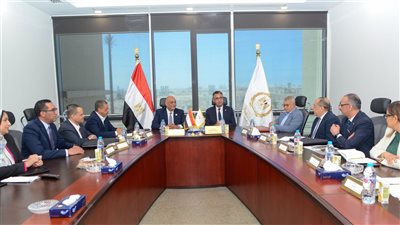 وزير التموين  يبحث مع 