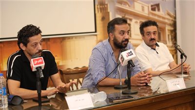 تجربة الإخراج بعد 15 عامًا: التحديات والدروس المستفادة في إنتاج باب وخبط