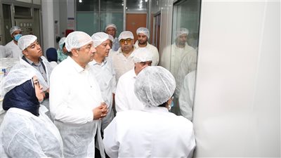 وزير قطاع الأعمال يتفقد مصانع وخطوط الإنتاج  بشركة الإسكندرية للأدوية