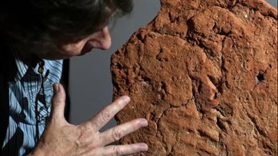 اكتشاف بصمة يد عمرها 4000 عام على أثر مصري بمتحف بريطاني