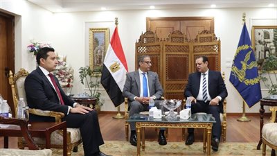محافظ الفيوم يزور مدير الأمن ويهنئه بتجديد الثقة