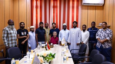 رئيس إذاعة القرآن الكريم السابق يُلقي محاضرة للوافدين حول مهارات الإلقاء والتأثير في الجمهور