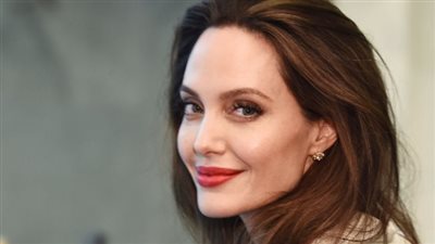 أنجلينا جولي: مسيرة فنية وثروة تترسخ في التاريخ الهوليوودي