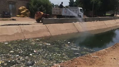 بالصور الترع تتحول الى مقالب زباله تهدد حياة المواطنيين بقرى بإكياد دجوى