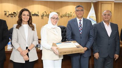 محافظ الجيزة يُكرِّم أوائل الثانوية العامة والدبلومات الفنية