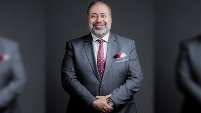 أحمد خليفة يقود 