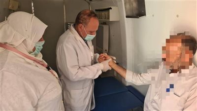 الكشف على 889 مواطنًا خلال قافلة طبية مجانية بقرية الأمل في البحيرة