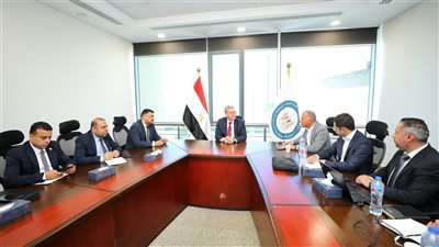 وزير البترول يبحث مع 