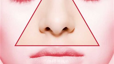 مثلث الموت.. طبيبة تحذر من العبث في بثور الوجه بهذه المنطقة