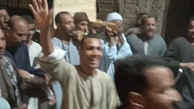 زفة وزغاريد في وداع صوفي بقنا.. جنازة تثير الجدل في شمال قنا  