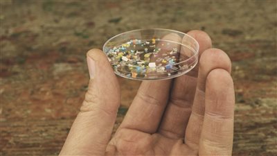 علماء يكشفون عن مستويات صادمة للبلاستيك الدقيق في الهواء