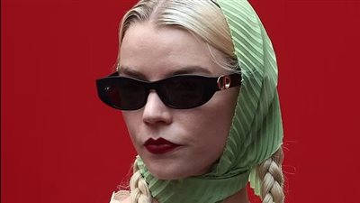 أنيا تايلور تخطف الأنظار في سباق الفورمولا 1 مع زوجها مالكولم ماكراي