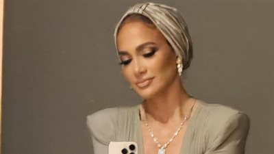 خلال زيارتها لمصر.. جينيفر لوبيز تشعل شرم الشيخ بإطلالات ساحرة تمزج بين الأناقة والجرأة 
