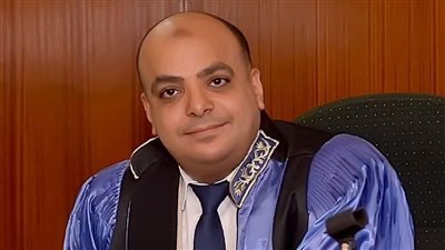 أستاذ بحقوق الزقازيق يحصد جائزة الدولة التشجيعية عن بحثه في 