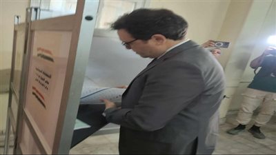 وزير الثقافة يدلي بصوته في انتخابات مجلس الشيوخ 2025