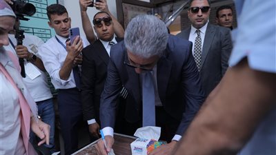 وزير السياحة والآثار يدلي بصوته في انتخابات مجلس الشيوخ