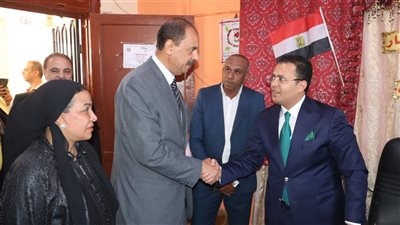 محافظ سوهاج يتفقد عددًا من اللجان الفرعية للاطمئنان على سير العملية الانتخابية 