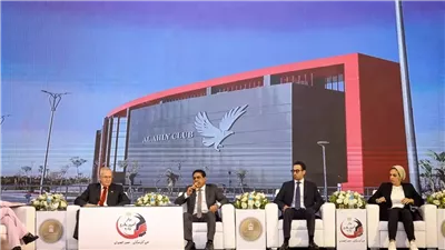 الأهلي يقدم مبادرات نوعية ومزايا استثنائية للمصريين العاملين بالخارج