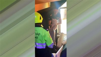 الأمن ينقذ قطة معلقة أعلى وحدة تكييف خارجي لعقار بمصر الجديدة
