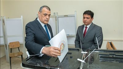 وزير الدولة للإنتاج الحربي يدلي بصوته في انتخابات مجلس الشيوخ