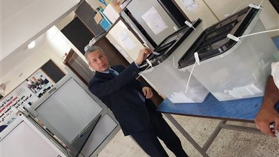 رئيس جامعة الغردقة يدلى بصوته في انتخابات الشيوخ 2025