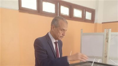 رئيس الإحصاء... يدلى بصوته فى انتخابات مجلس الشيوخ 2025 