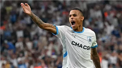 أوليمبيك مارسيليا يكتسح نيس بخماسية ويتصدر الدوري الفرنسي