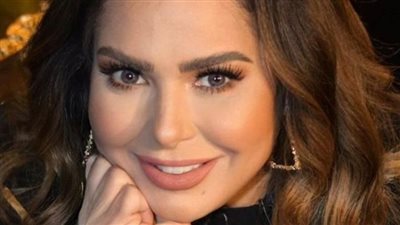 بالجلباب الصعيدي.. صابرين تروج لفيلمها الجديد 