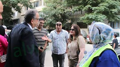 طارق عبد العزيز وأمل رمزي يتابعان سير التصويت بلجنة 