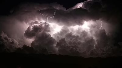 أطول صاعقة برق في التاريخ.. ظاهرة طبيعية تسجل رقمًا قياسيًا جديدًا