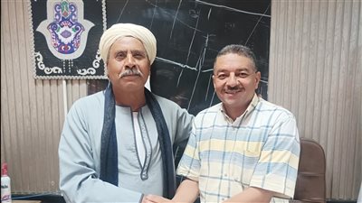 مدير تعليم نجع حمادي يكرم مدير مدرسة الكلح الغربي لبلوغه سن التقاعد 