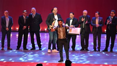 خالد اللبان مهنىٔاً الفائزين: دعم المواهب المسرحية على رأس أولوياتنا