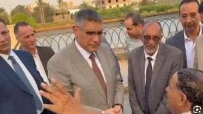 محافظ الجيزة يستجيب لطلب مواطن خلال جولته في حي جنوب