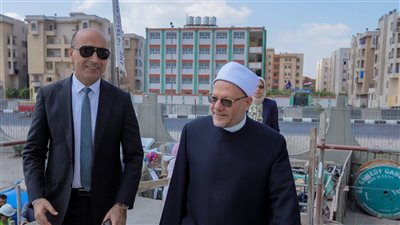 رئيس جامعة دمنهور ومفتي الجمهورية السابق يتفقدان مشروع المستشفى الجامعي 