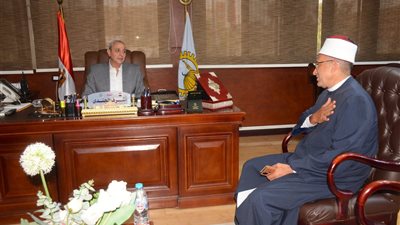 محافظ الغربية يهنئ الشيخ طلحة لتوليه رئاسة منطقة كفر الشيخ الأزهرية