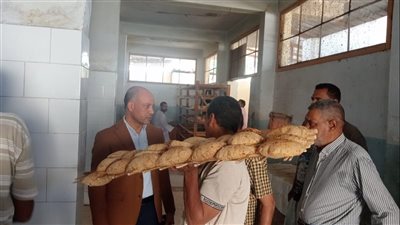 وكيل تموين قنا يجرى جولة على المخابز والمطاحن لضمان جودة الخبز المدعم