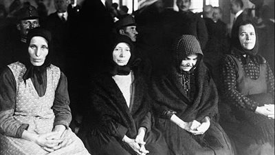 امرأة تكره الرجال تخلص قرية بأكملها في أوروبا من العنف المنزلي