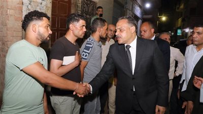محافظ الشرقية يواسي أسرة عامل النظافة المتوفى ووجه بدعمها الكامل
