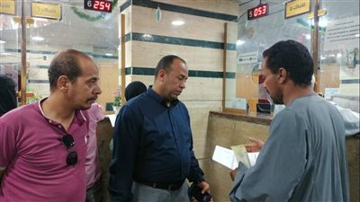 الزمقان يتابع طلبات التصالح والتقنين ويلتقى المواطنين بالمركز التكنولوجي بنجع حمادى