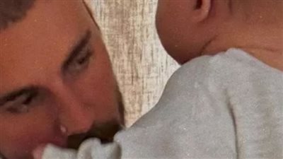 جاستن بيبر يشارك لحظات دافئة مع ابنه جاك بلوز