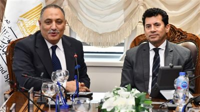 وزير الشباب يلتقي رئيس المركز الوطني لتخطيط استخدامات أراضي الدولة