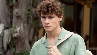 جدل في هوليوود حول احتكار النجوم الأكبر سناً للأدوار الشابة