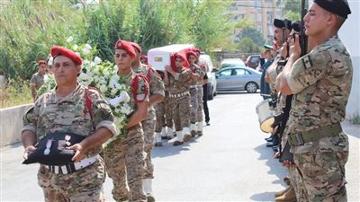 الجيش اللبناني يُشيع شهداءه ضحايا انفجار وادي زبقين بصور