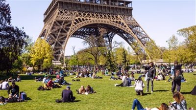 يزداد برج إيفل طولًا كل صيف.. تعرف على السر؟