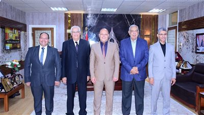 فحص أوراق المتقدمين لوظائف هيئة التدريس بجامعة سوهاج