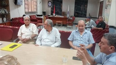 مدير تعليم نجع حمادى يناقش آليات سير العمل والحوكمة والمراجعة الداخلية  